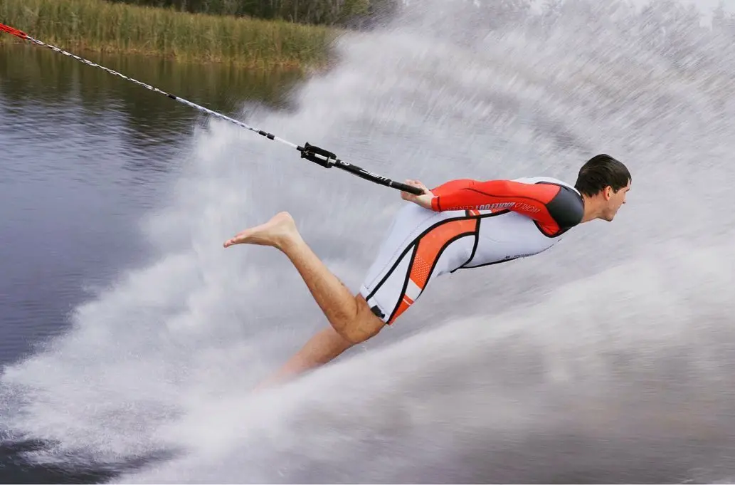 Barefoot skiing