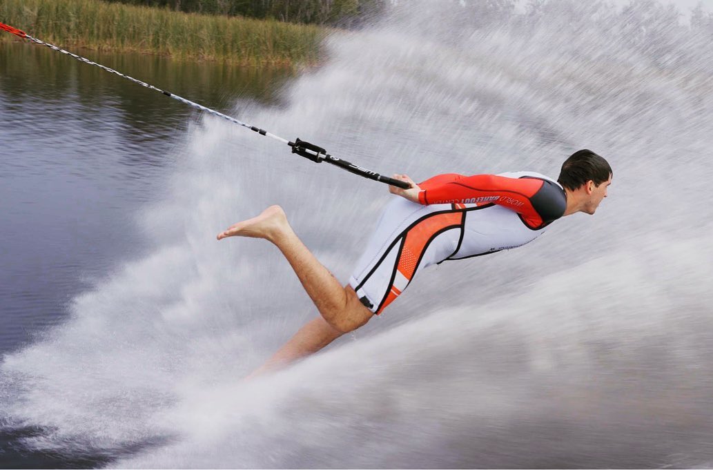 Barefoot skiing